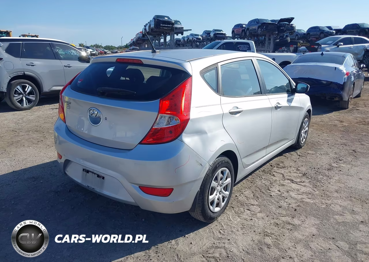 2013 Hyundai Accent Gs VIN:KMHCT5AE3DU093621 - 4