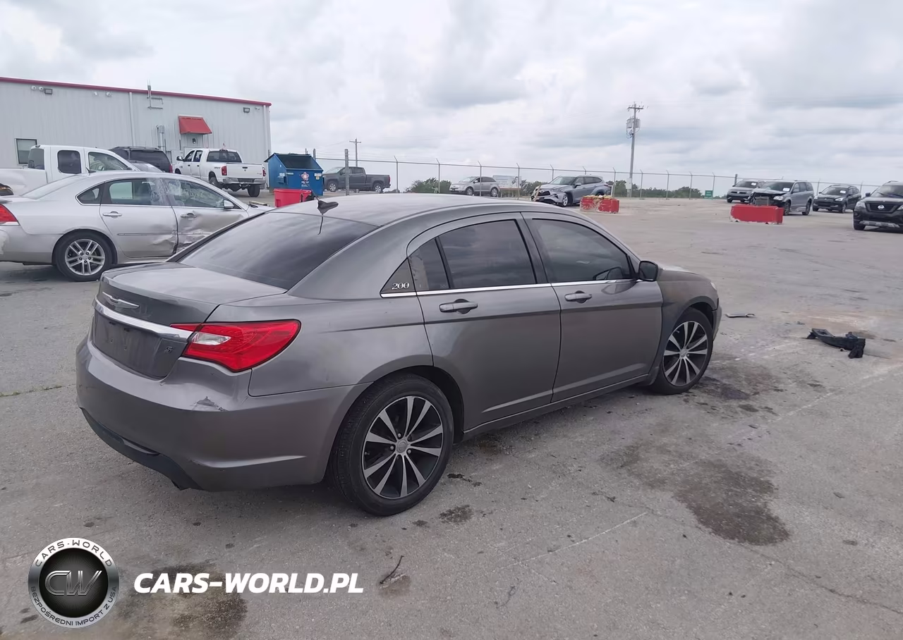 2013 Chrysler 200 Limited VIN:1C3CCBCGXDN577625 - 4