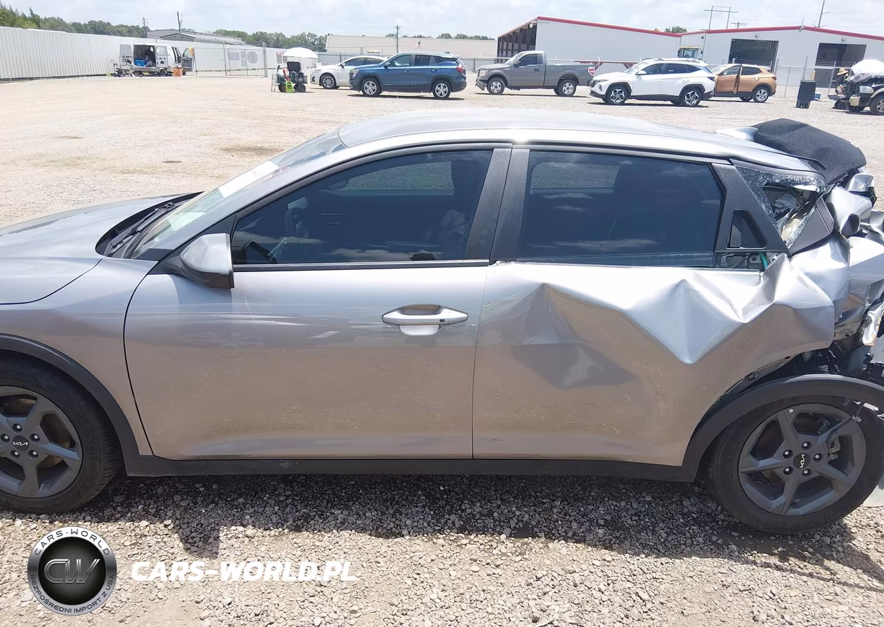 2025 Kia K4 Lxs VIN:3KPFT4DE4SE018185 - 14