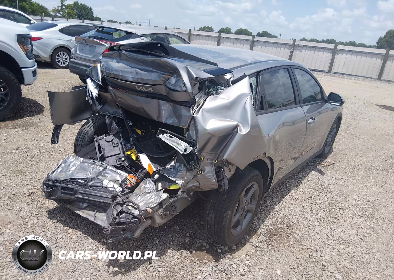 2025 Kia K4 Lxs VIN:3KPFT4DE4SE018185 - 4