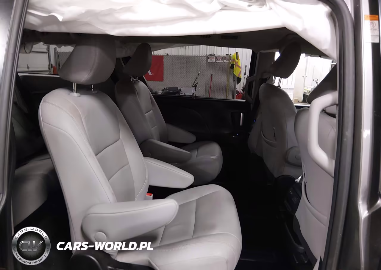 2018 Toyota Sienna Limited 7 Passenger VIN:5TDDZ3DC9JS199545 - 8