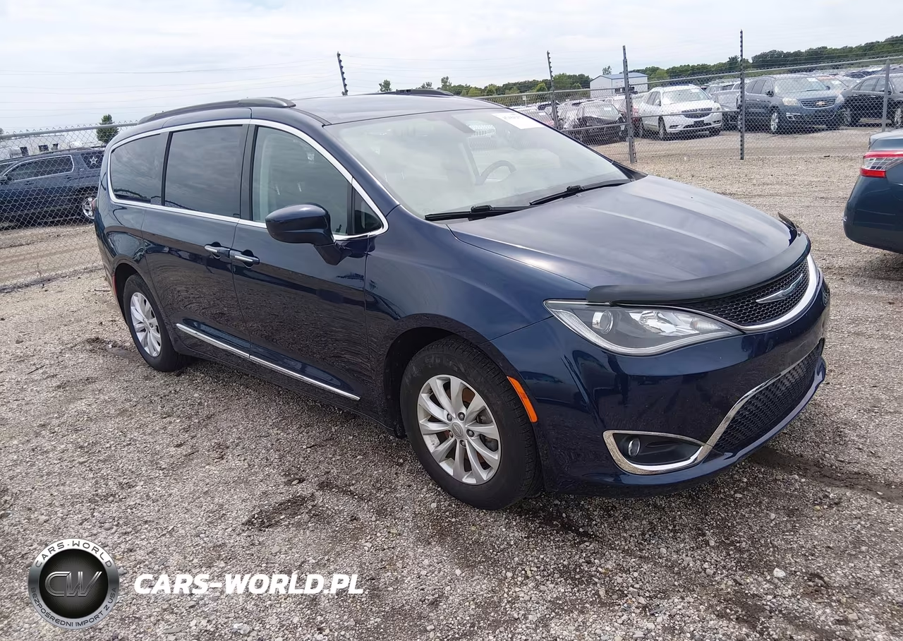 2017 Chrysler Pacifica Touring-L – zdjęcie 1 z 17