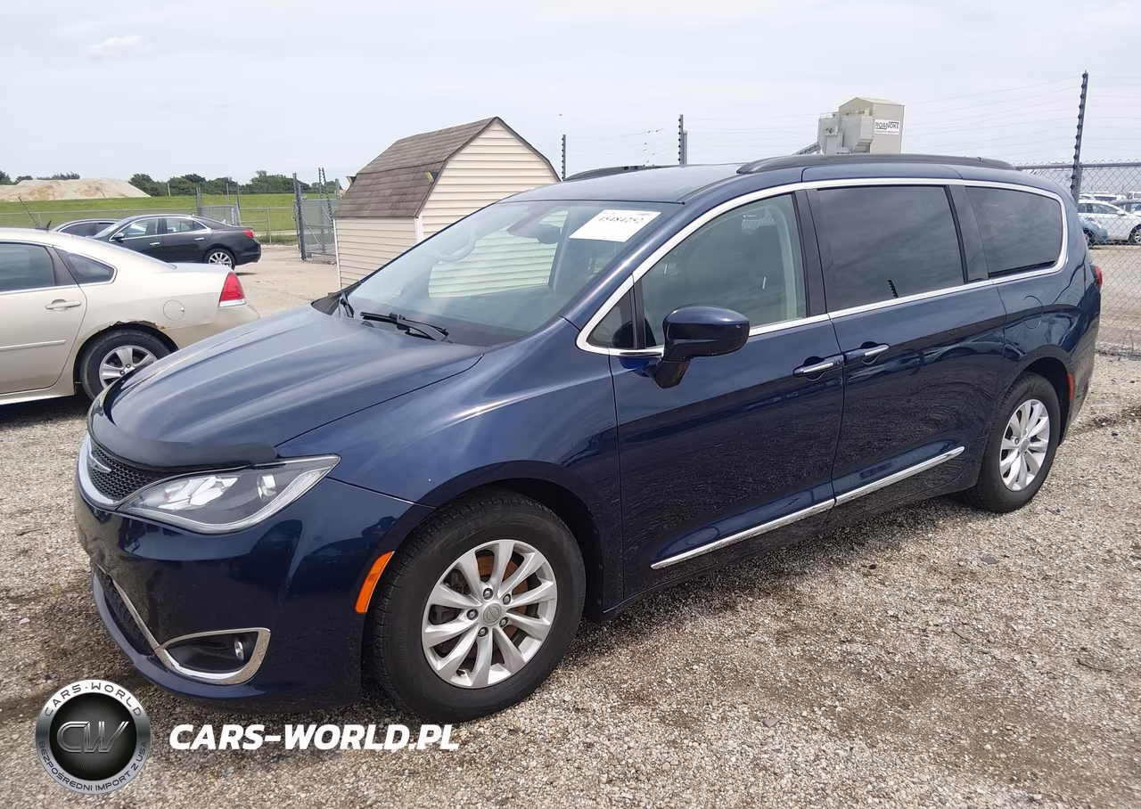 2017 Chrysler Pacifica Touring-L VIN:2C4RC1BG5HR608113 - 2