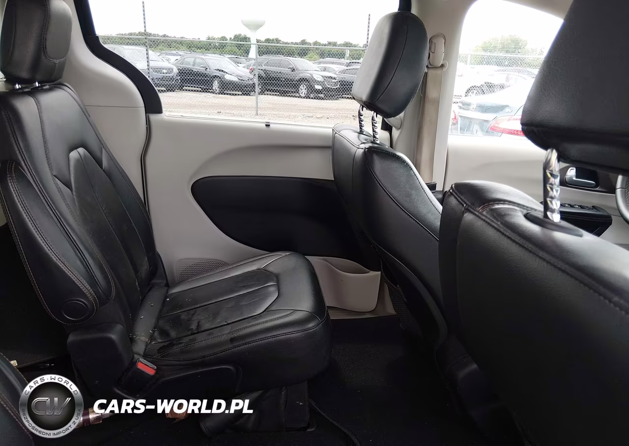 2017 Chrysler Pacifica Touring-L VIN:2C4RC1BG5HR608113 - 8