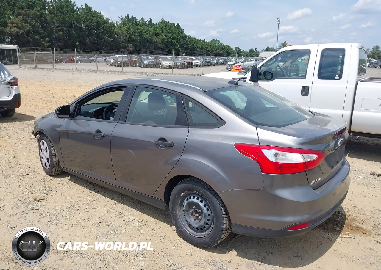 2012 Ford Focus S VIN:1FAHP3E29CL132029 - 3