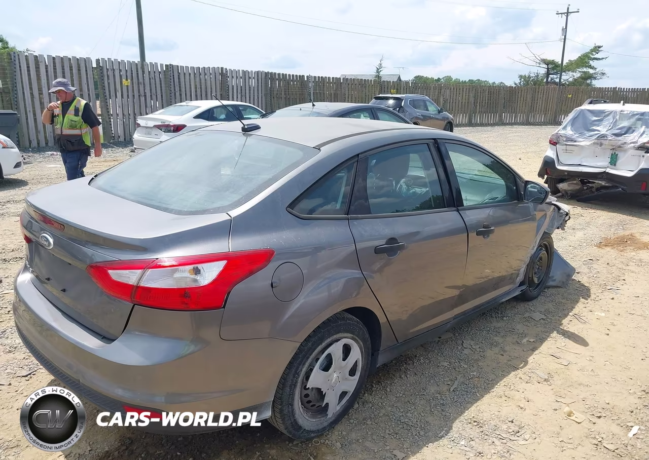 2012 Ford Focus S VIN:1FAHP3E29CL132029 - 4