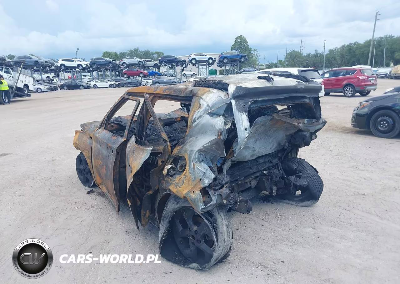 2023 Hyundai Venue Sel VIN:KMHRC8A32PU255804 - 3