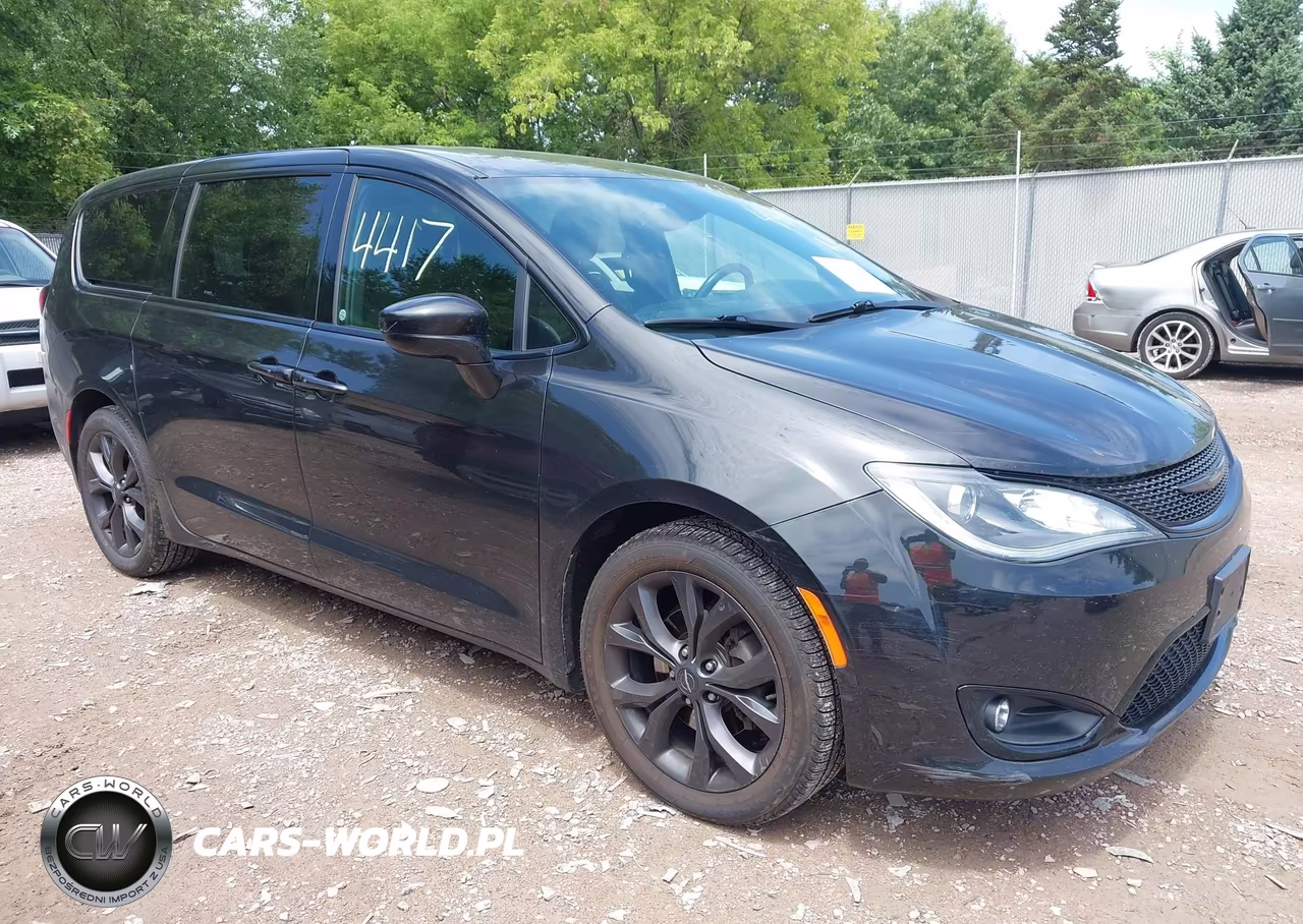 2020 Chrysler Pacifica Touring – zdjęcie 1 z 19