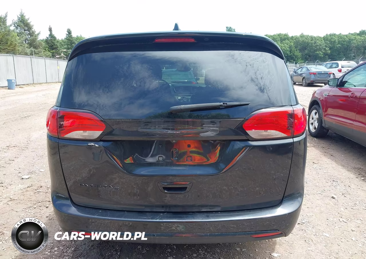 2020 Chrysler Pacifica Touring VIN:2C4RC1FG0LR150483 - 16