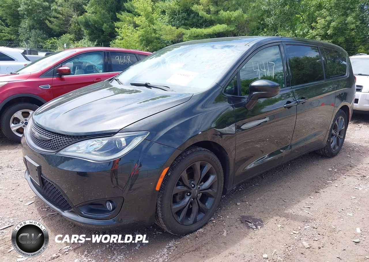 2020 Chrysler Pacifica Touring VIN:2C4RC1FG0LR150483 - 2