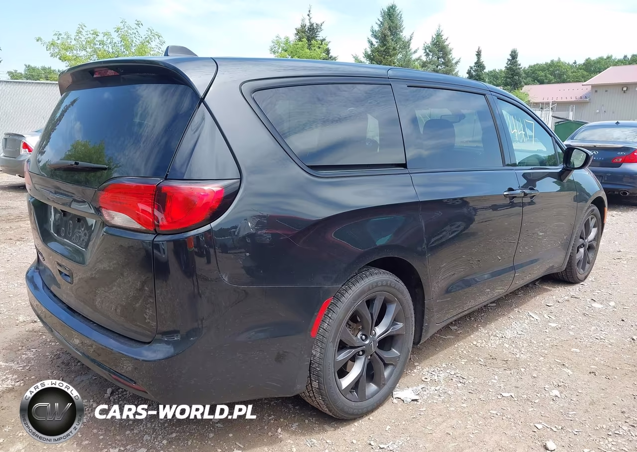 2020 Chrysler Pacifica Touring VIN:2C4RC1FG0LR150483 - 4