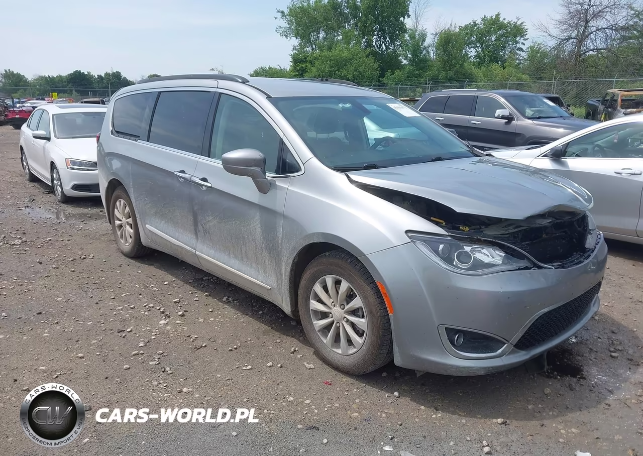 2017 Chrysler Pacifica Touring-L