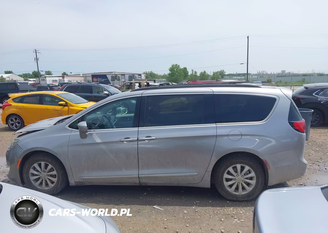 2017 Chrysler Pacifica Touring-L VIN:2C4RC1BG4HR734303 - 14