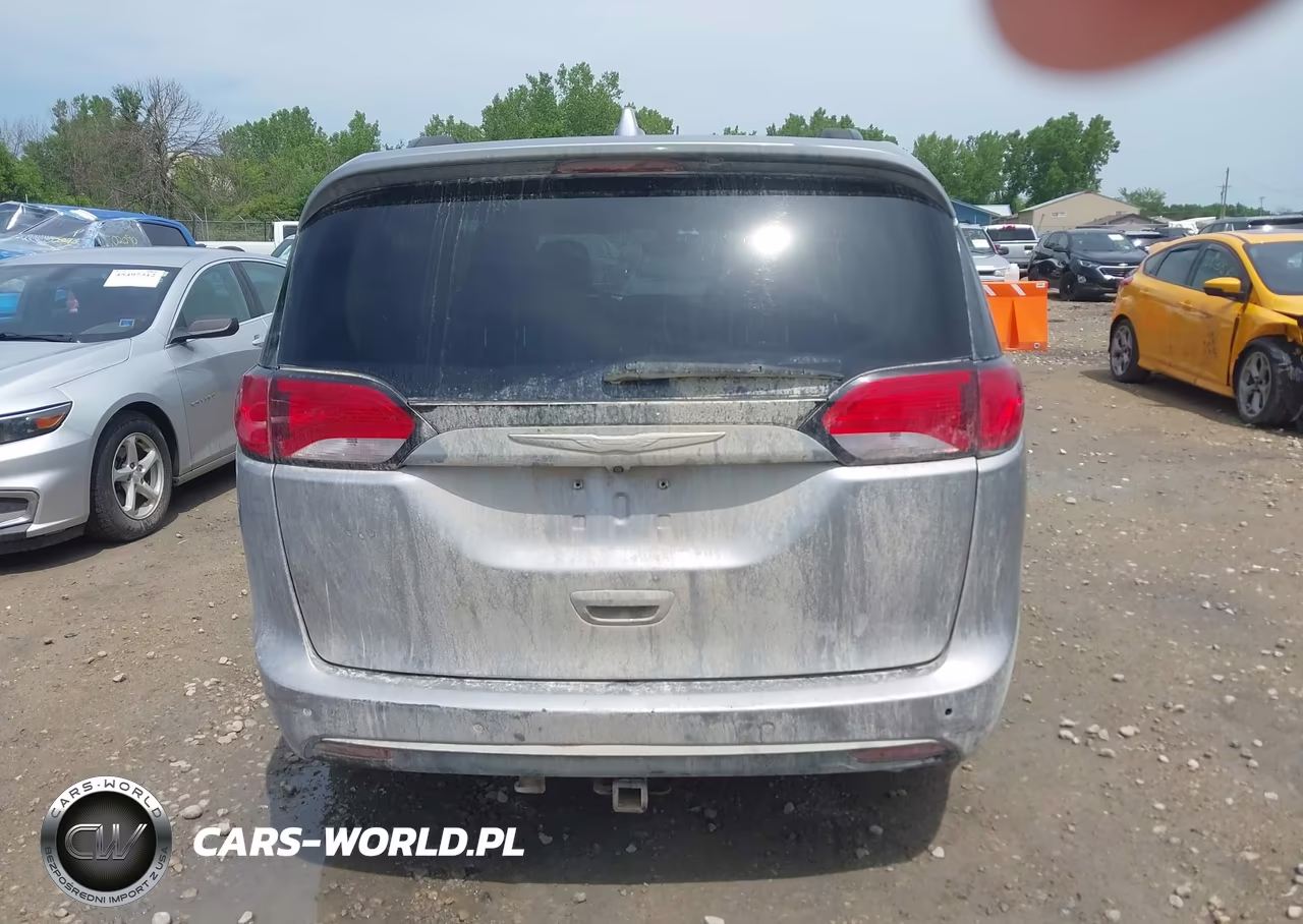 2017 Chrysler Pacifica Touring-L VIN:2C4RC1BG4HR734303 - 16