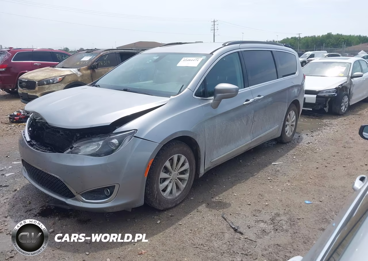 2017 Chrysler Pacifica Touring-L VIN:2C4RC1BG4HR734303 - 2