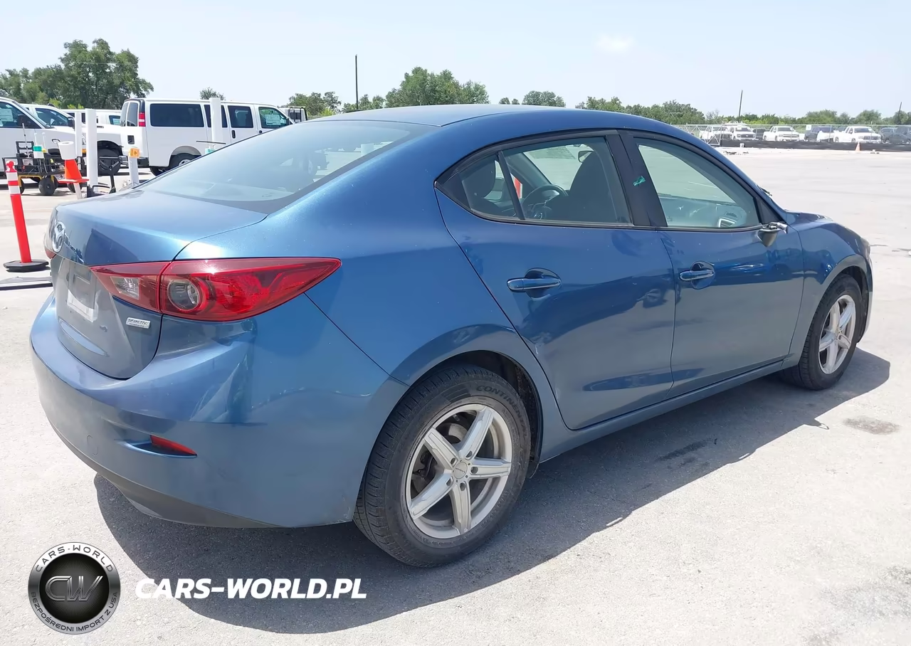 2018 Mazda Mazda3 Sport VIN:3MZBN1U72JM233820 - 4