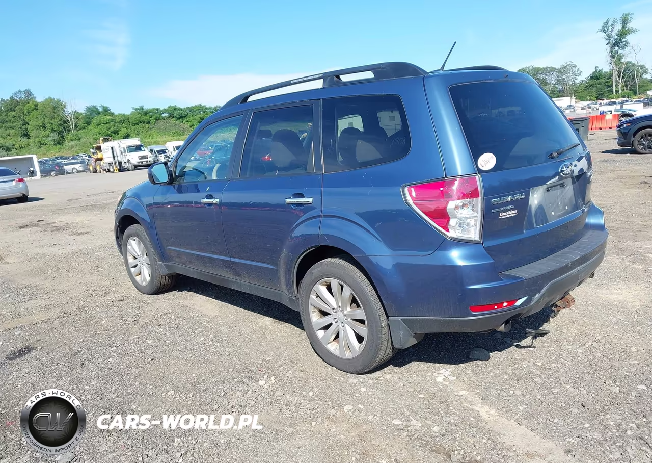 2013 Subaru Forester 2.5X Premium VIN:JF2SHADC0DH418613 - 3