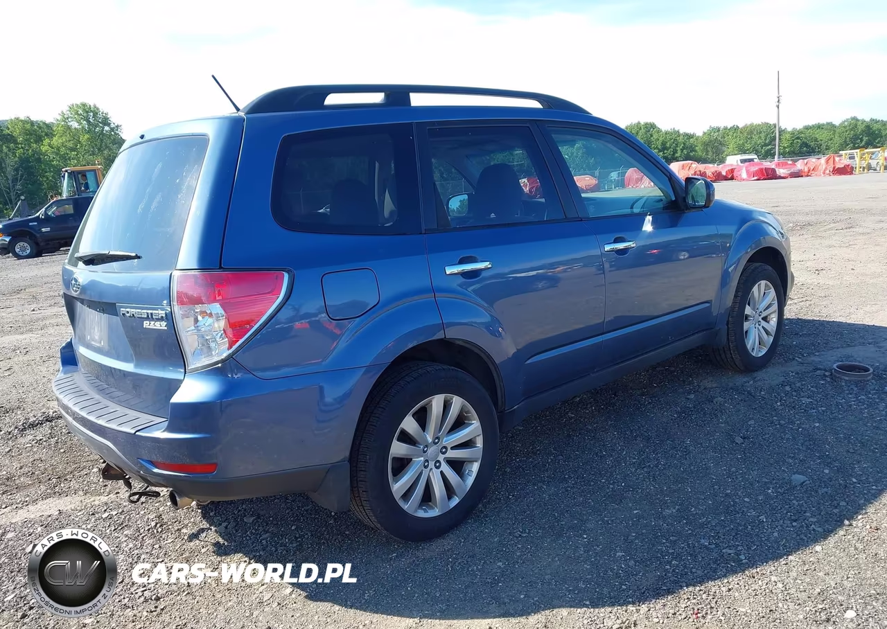2013 Subaru Forester 2.5X Premium VIN:JF2SHADC0DH418613 - 4