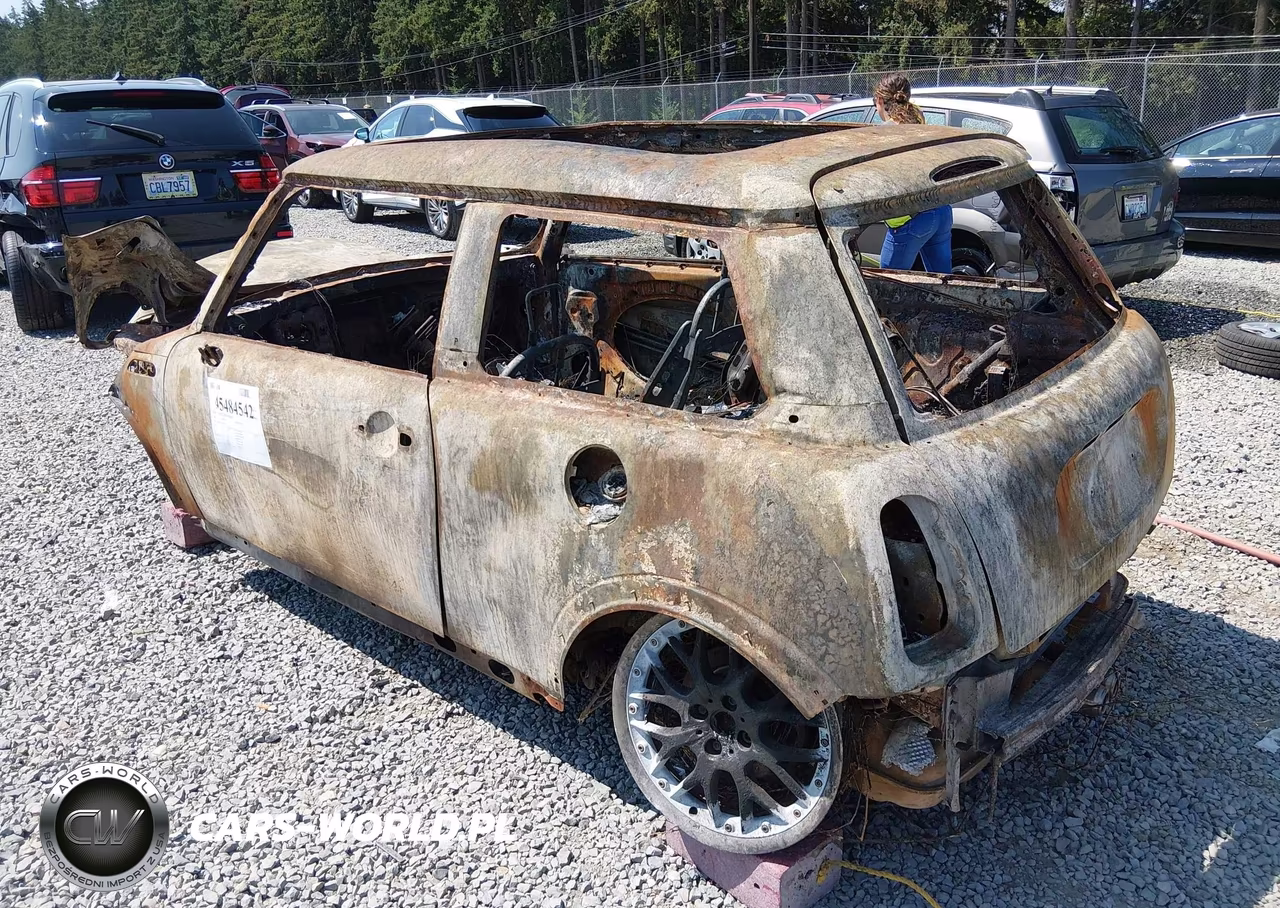 2005 Mini Cooper S VIN:WMWRE33435TD93152 - 3