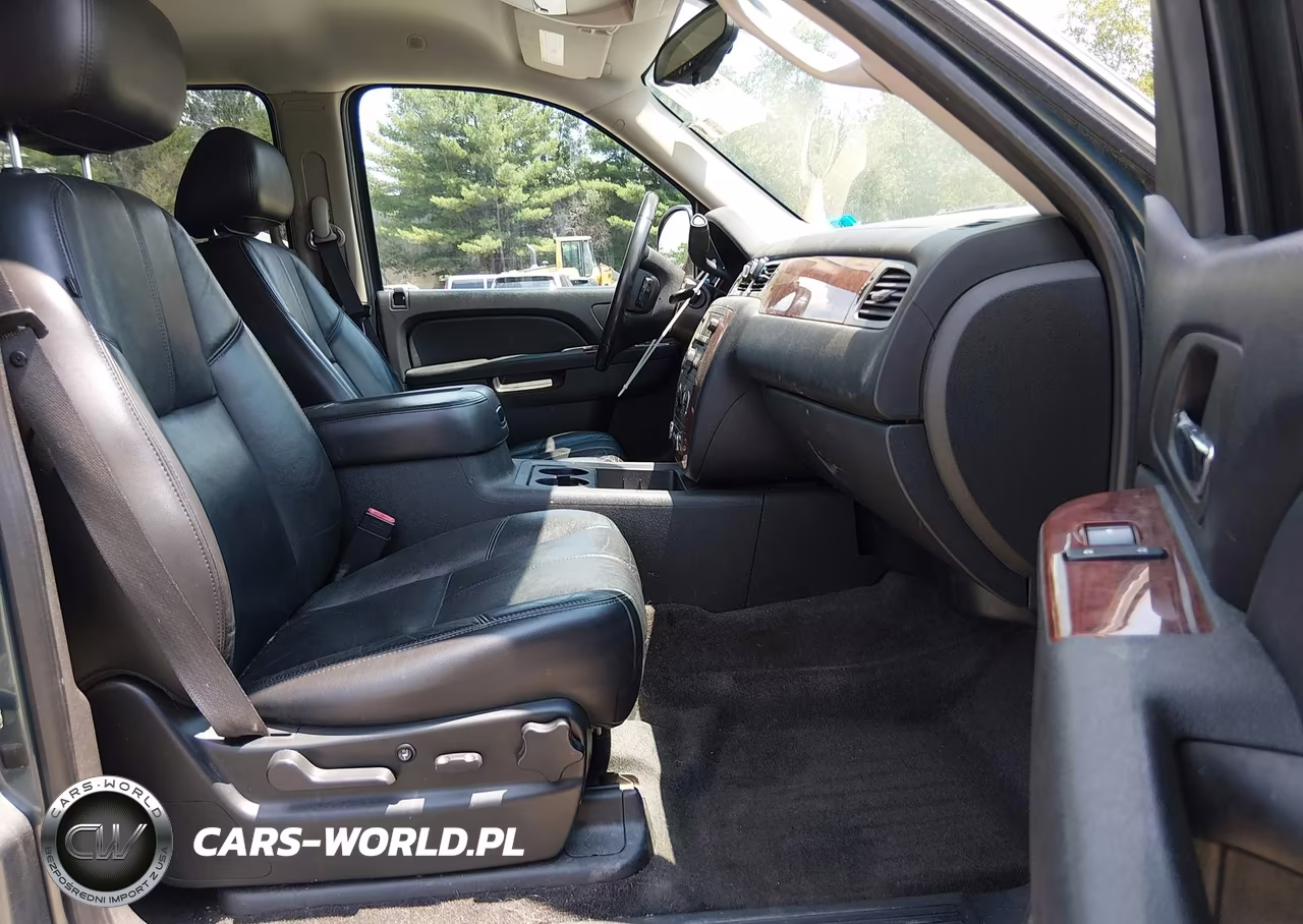 2010 Chevrolet Tahoe Lt VIN:1GNUKBE01AR257978 - 5