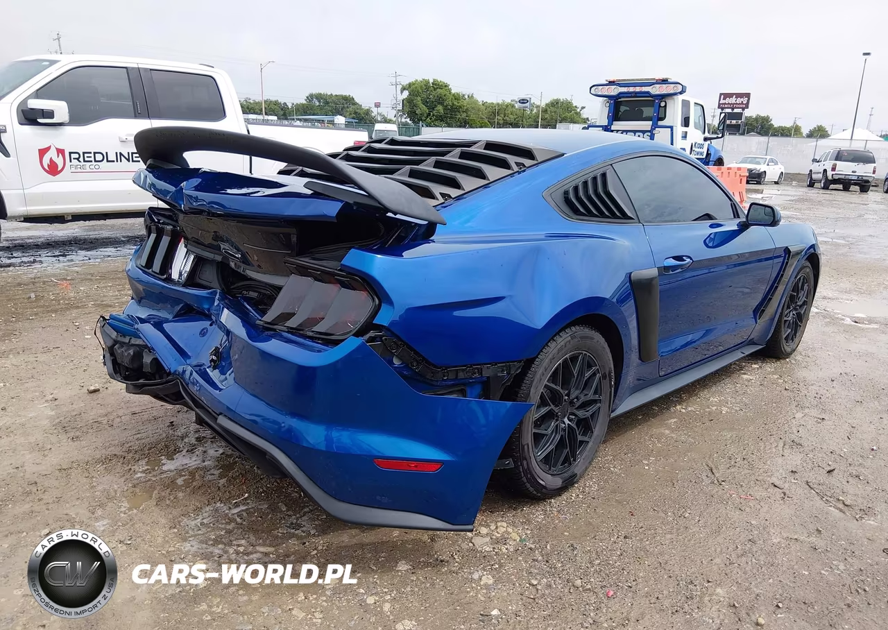 2018 Ford Mustang Ecoboost VIN:1FA6P8TH7J5120586 - 4