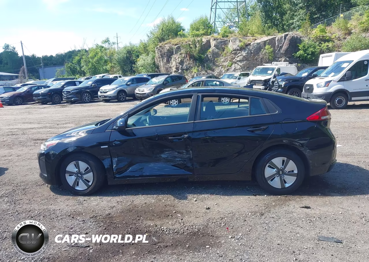 2018 Hyundai Ioniq Hybrid Blue VIN:KMHC65LC0JU102192 - 14