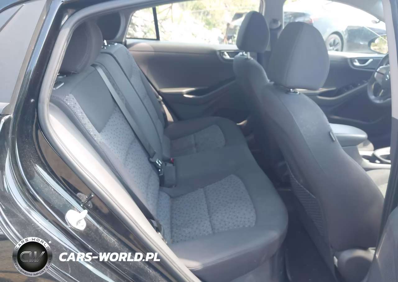 2018 Hyundai Ioniq Hybrid Blue VIN:KMHC65LC0JU102192 - 8