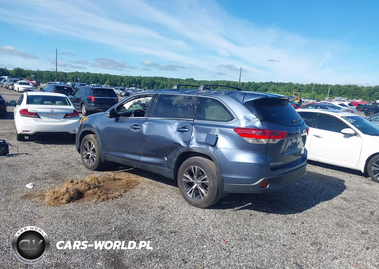 2019 Toyota Highlander Le VIN:5TDZARFH1KS046328 - 3