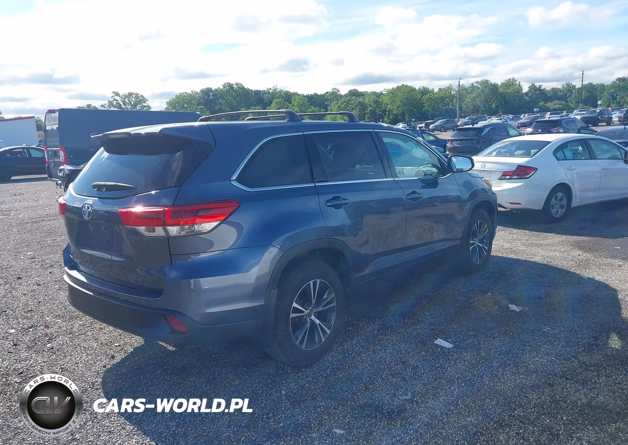 2019 Toyota Highlander Le VIN:5TDZARFH1KS046328 - 4
