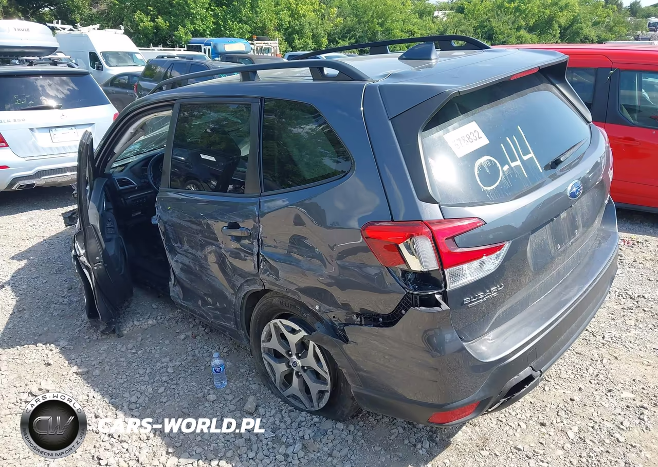 2022 Subaru Forester Premium VIN:JF2SKAEC6NH509810 - 3