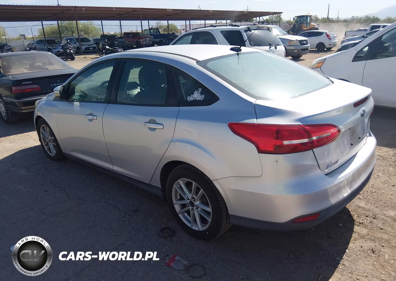2015 Ford Focus Se VIN:1FADP3F25FL316563 - 3