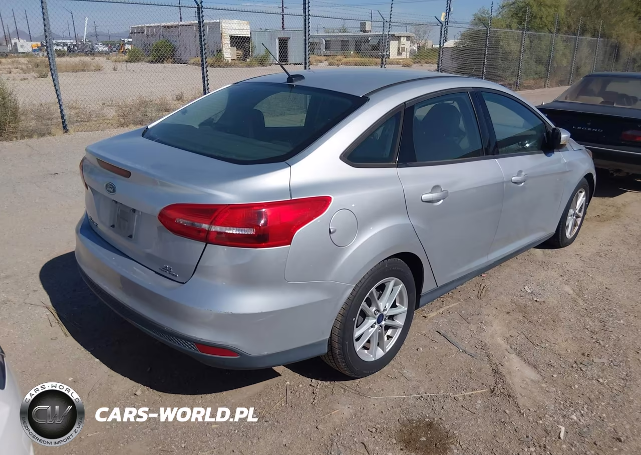 2015 Ford Focus Se VIN:1FADP3F25FL316563 - 4