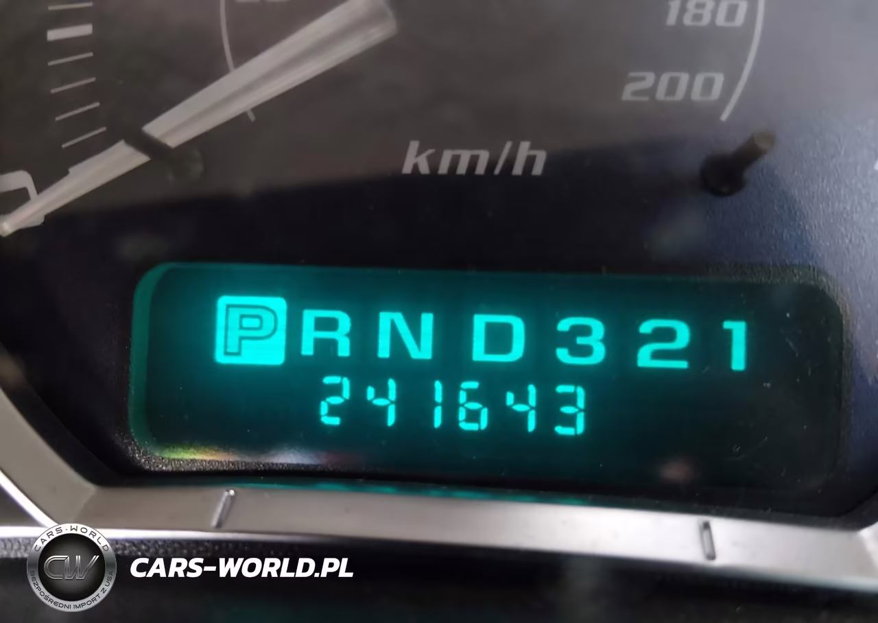 2002 Cadillac Escalade Standard VIN:1GYEK63N62R163710 - 16