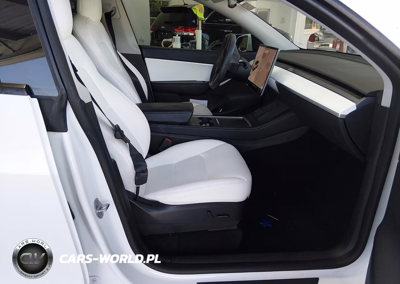 2022 Tesla Model Y Performance Dual Motor All-Wheel Drive VIN:7SAYGDEF6NF379777 - 5