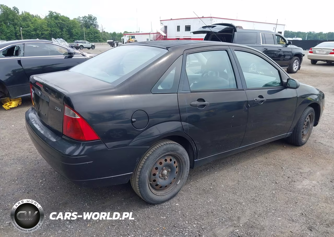 2005 Ford Focus Zx4 VIN:1FAFP34NX5W316836 - 4