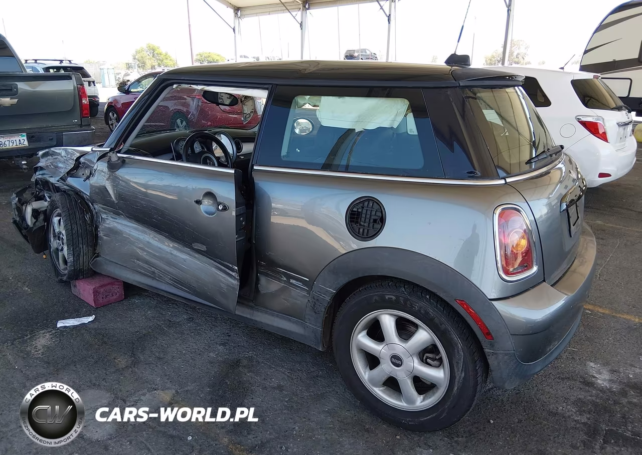 2010 Mini Cooper VIN:WMWMF3C5XATZ24726 - 3