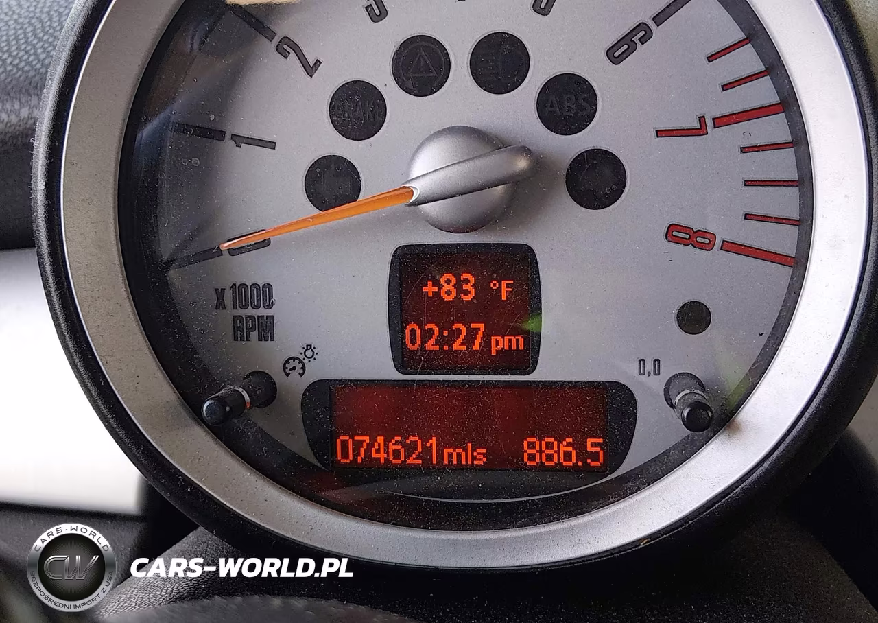 2010 Mini Cooper VIN:WMWMF3C5XATZ24726 - 7