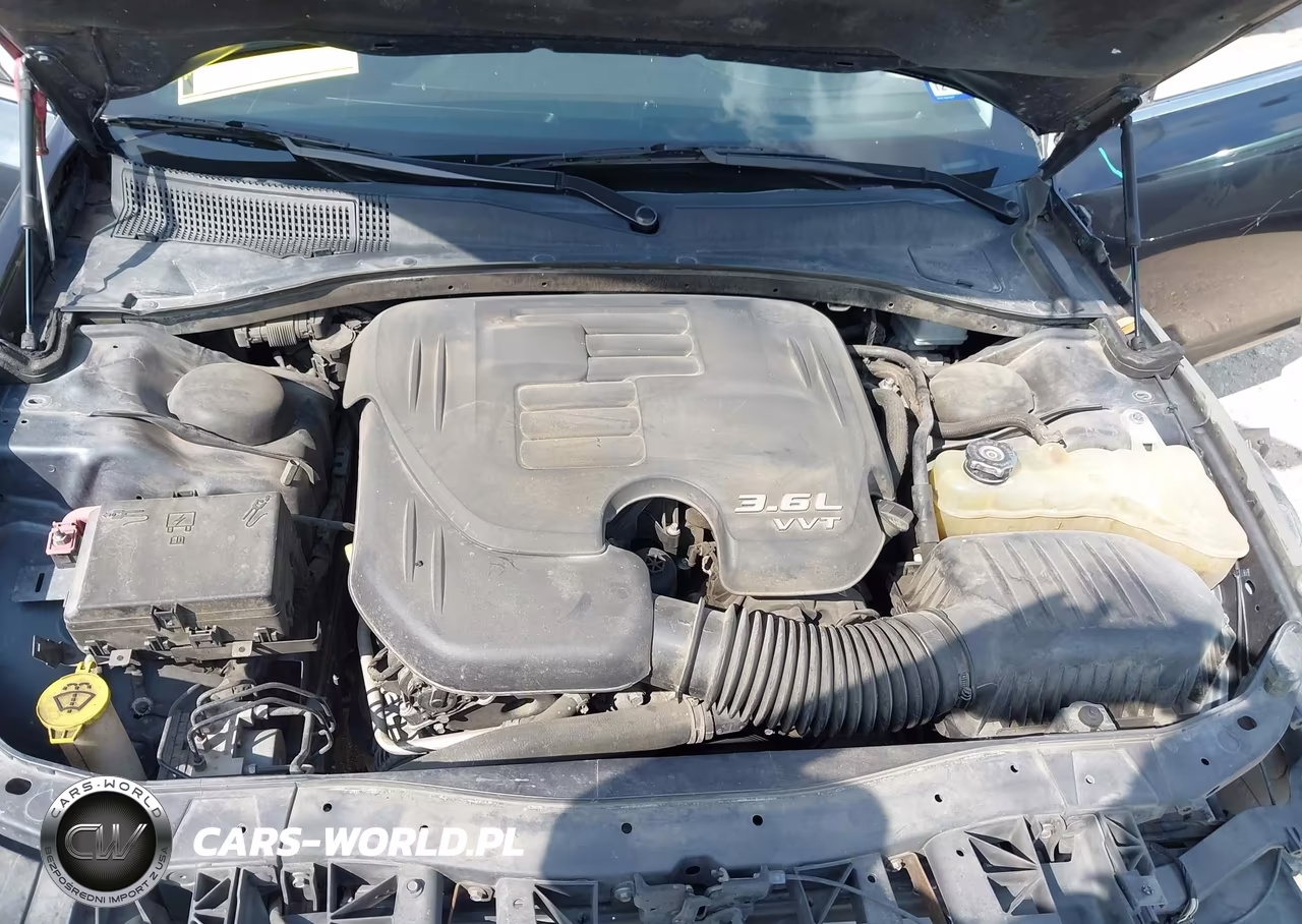 2018 Chrysler 300 Touring L VIN:2C3CCAAG3JH140499 - 10