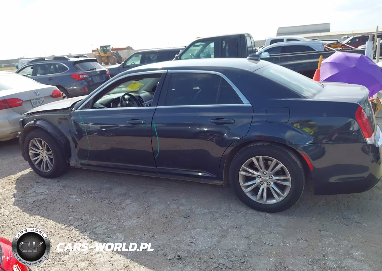 2018 Chrysler 300 Touring L VIN:2C3CCAAG3JH140499 - 15