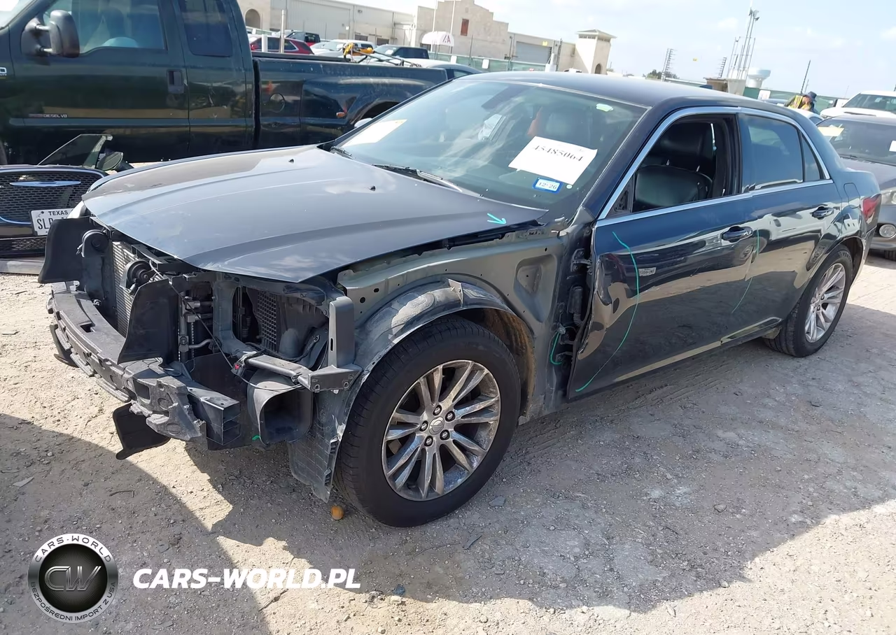 2018 Chrysler 300 Touring L VIN:2C3CCAAG3JH140499 - 2
