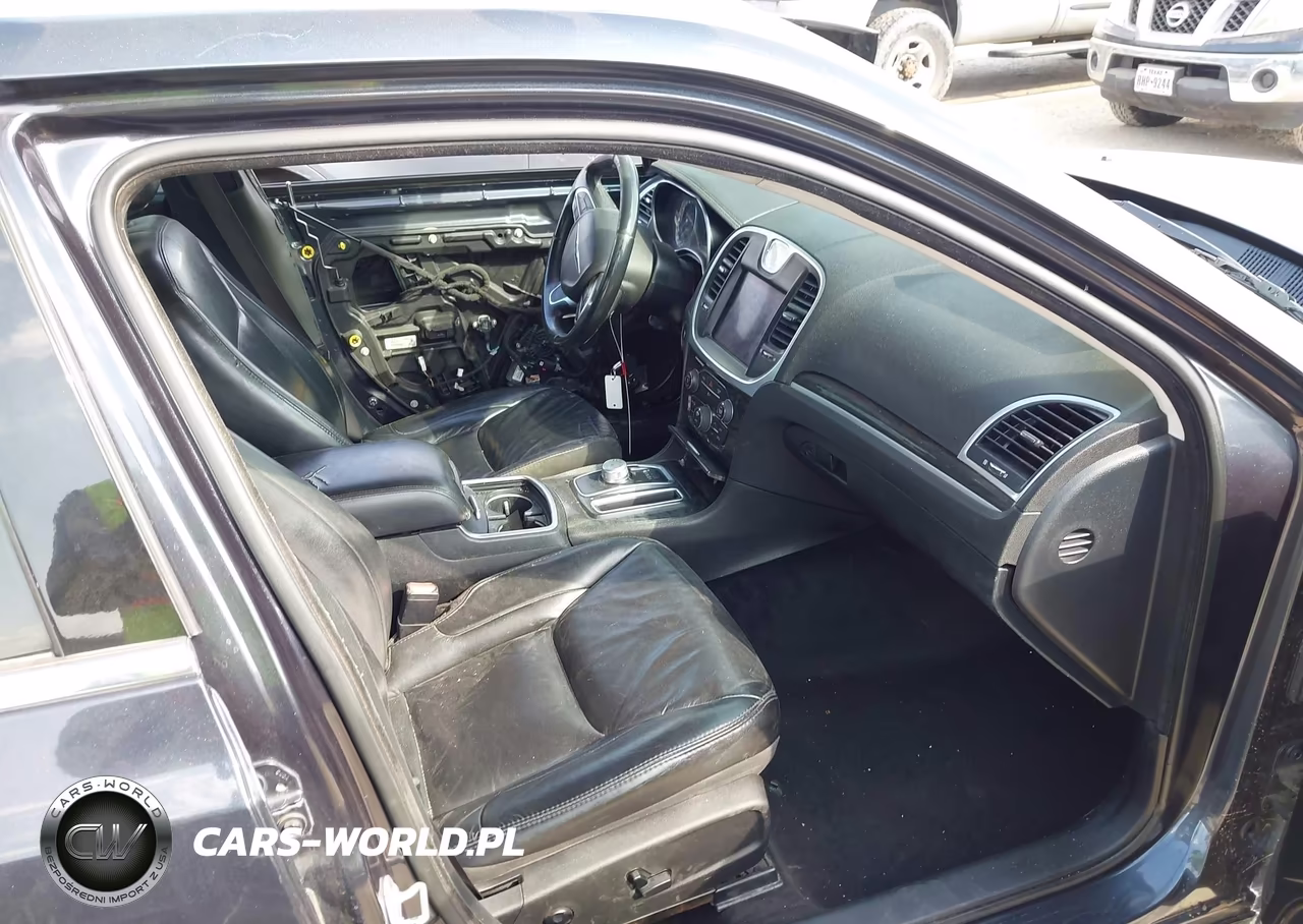 2018 Chrysler 300 Touring L VIN:2C3CCAAG3JH140499 - 5