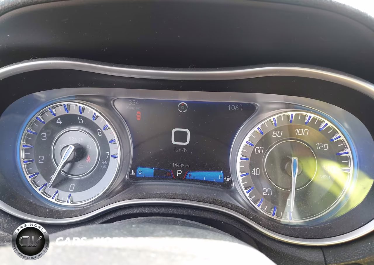 2018 Chrysler 300 Touring L VIN:2C3CCAAG3JH140499 - 7