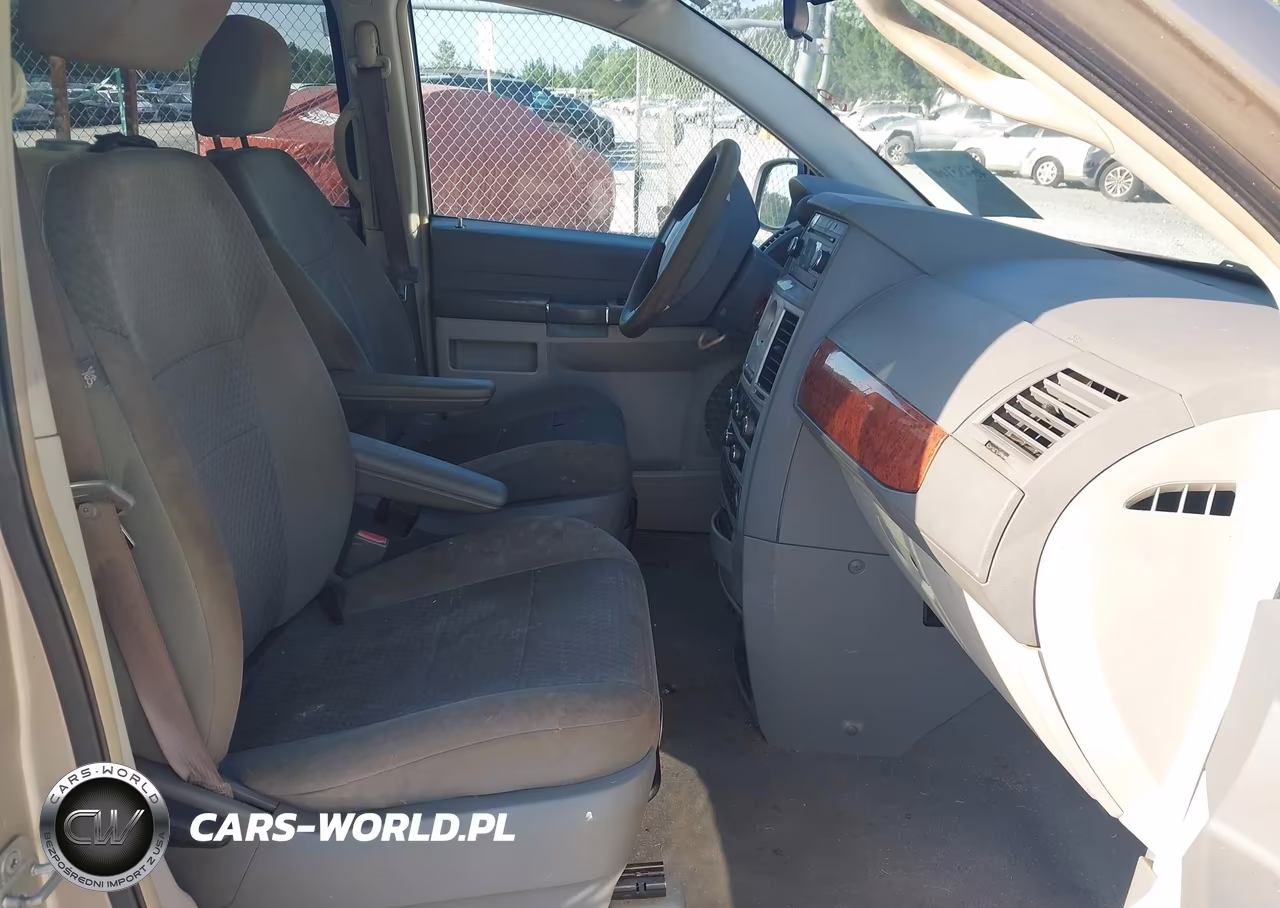 2009 Chrysler Town & Country Lx VIN:2A8HR44EX9R526556 - 5