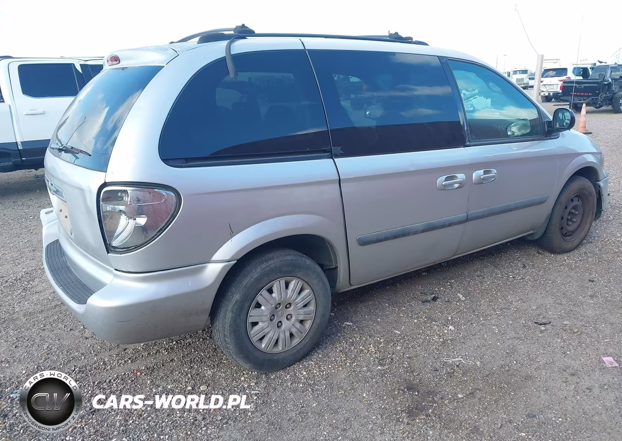 2005 Chrysler Town & Country VIN:1C4GP45R05B235373 - 4