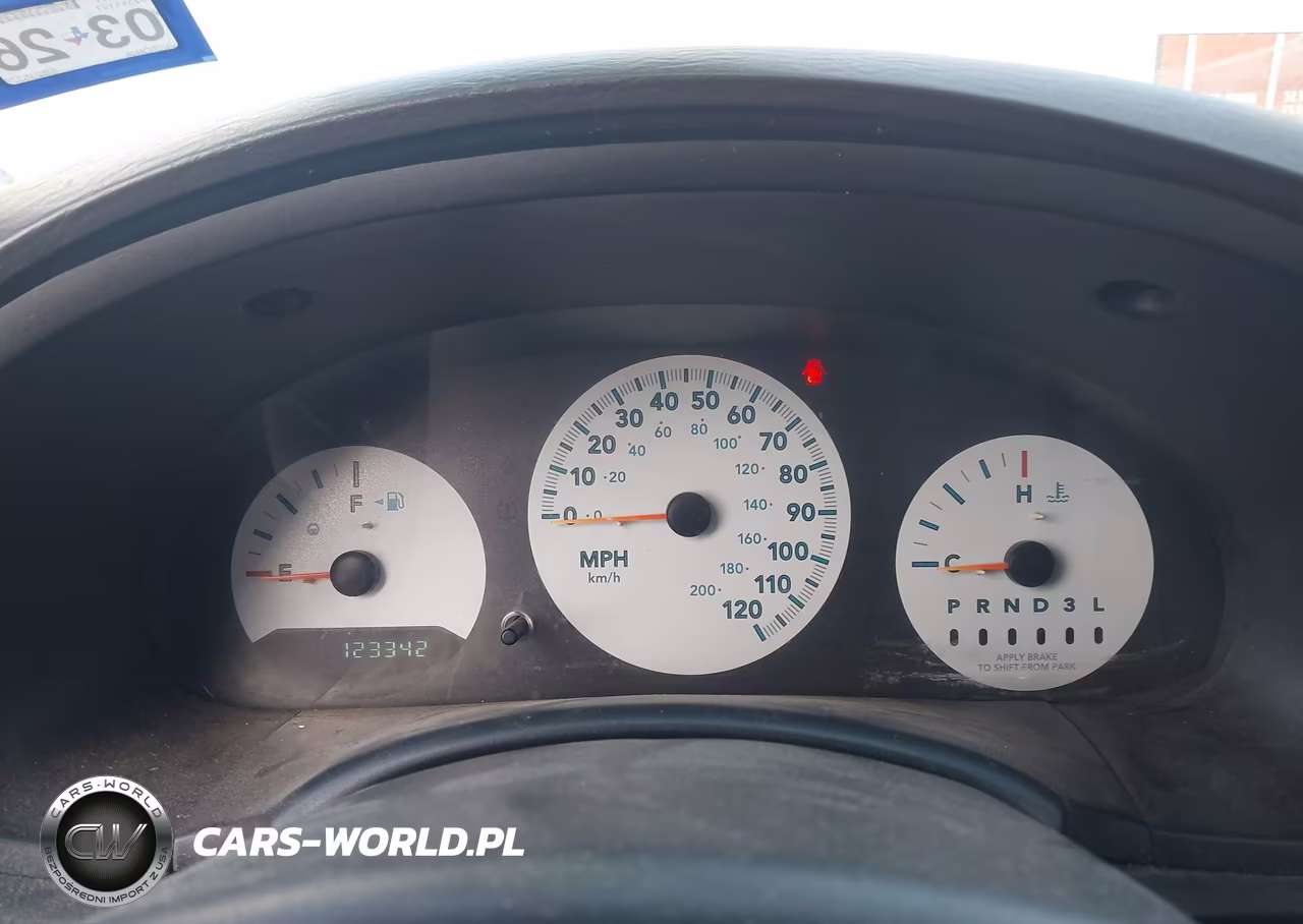 2005 Chrysler Town & Country VIN:1C4GP45R05B235373 - 7