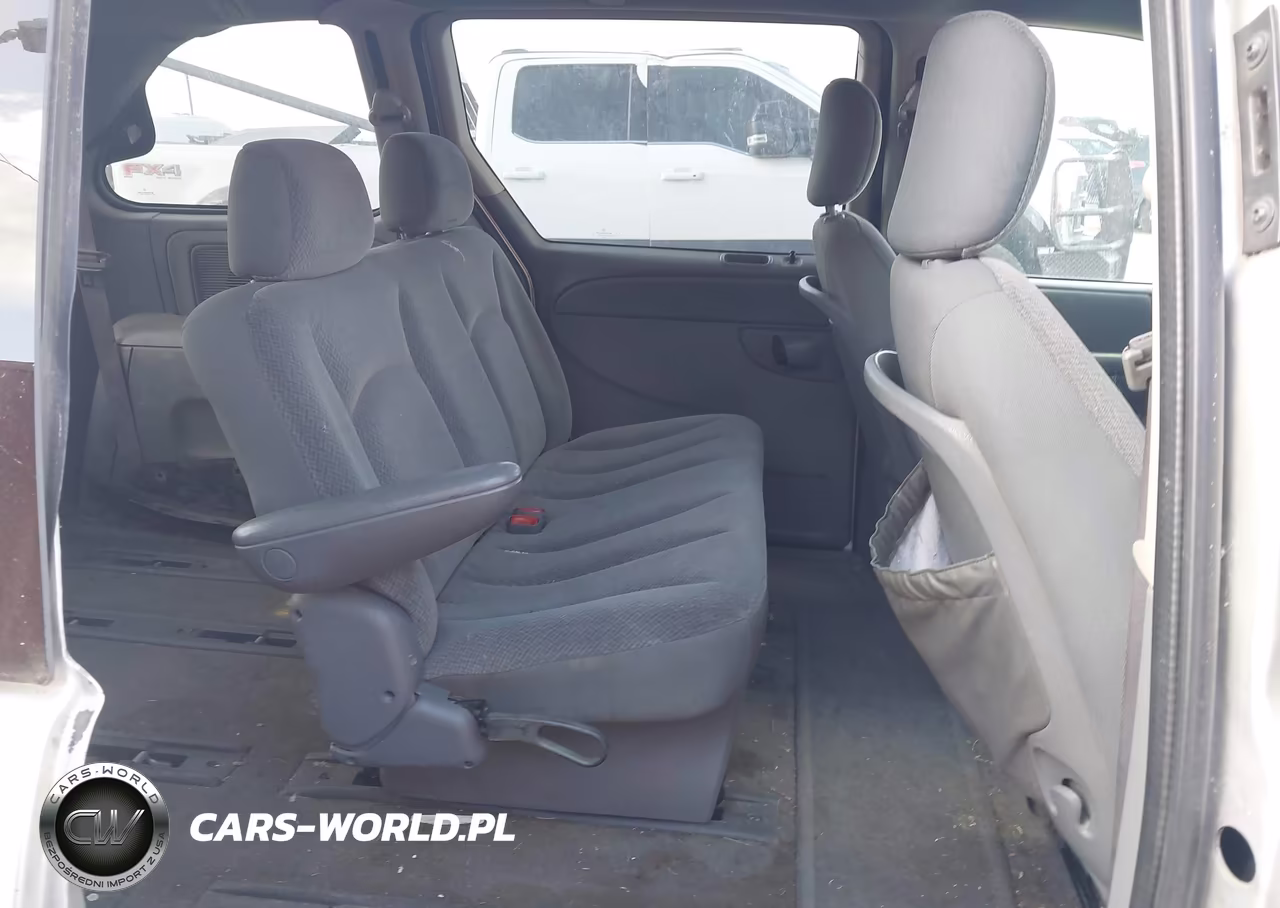 2005 Chrysler Town & Country VIN:1C4GP45R05B235373 - 8