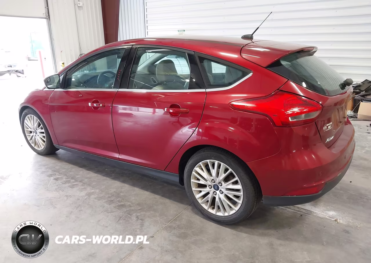 2016 Ford Focus Titanium VIN:1FADP3N27GL339636 - 3