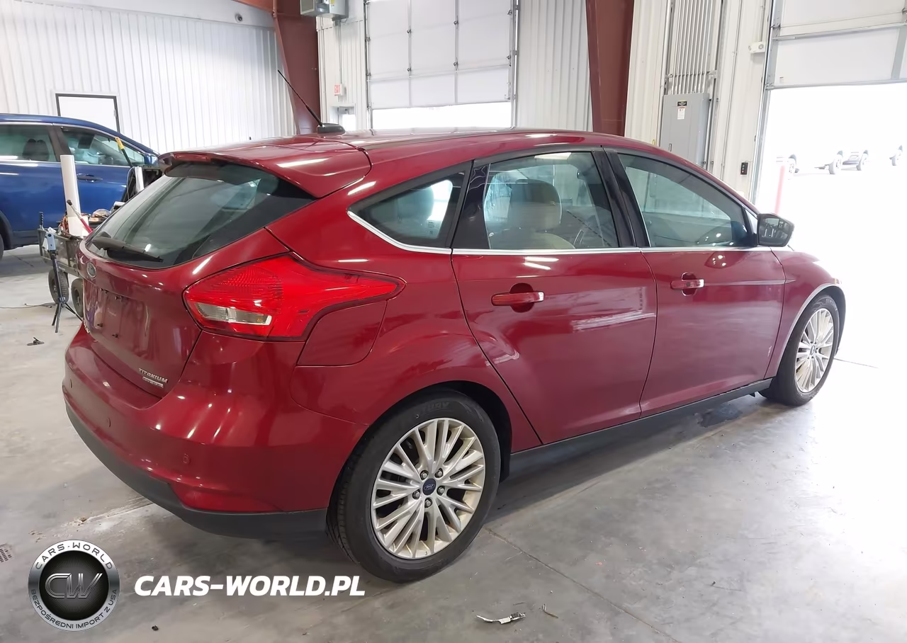 2016 Ford Focus Titanium VIN:1FADP3N27GL339636 - 4