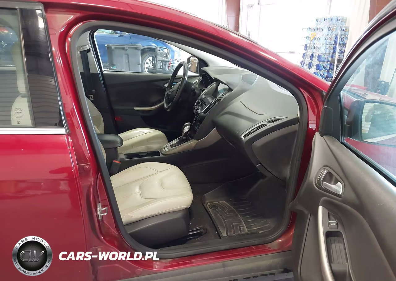 2016 Ford Focus Titanium VIN:1FADP3N27GL339636 - 5