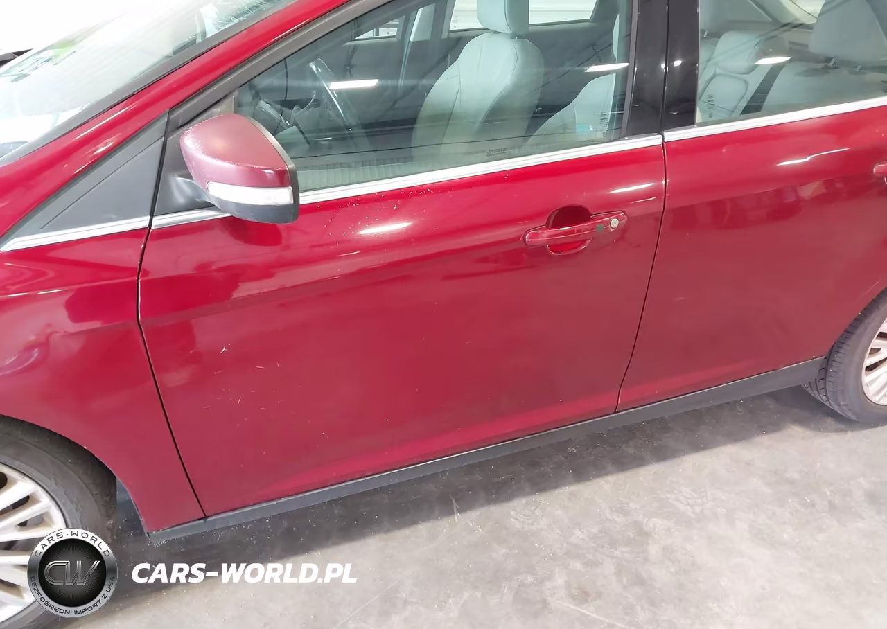 2016 Ford Focus Titanium VIN:1FADP3N27GL339636 - 6
